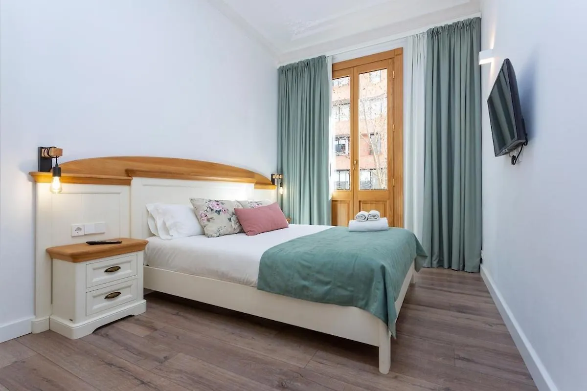 Moderno Y Espacioso Apartamento En Calle Mallorca Barcelona