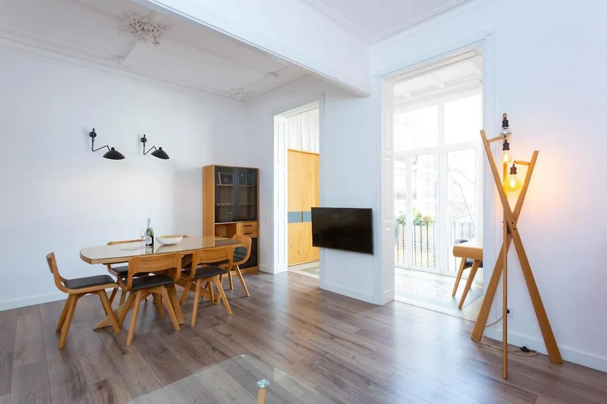 Moderno Y Espacioso Apartamento En Calle Mallorca Barcelona