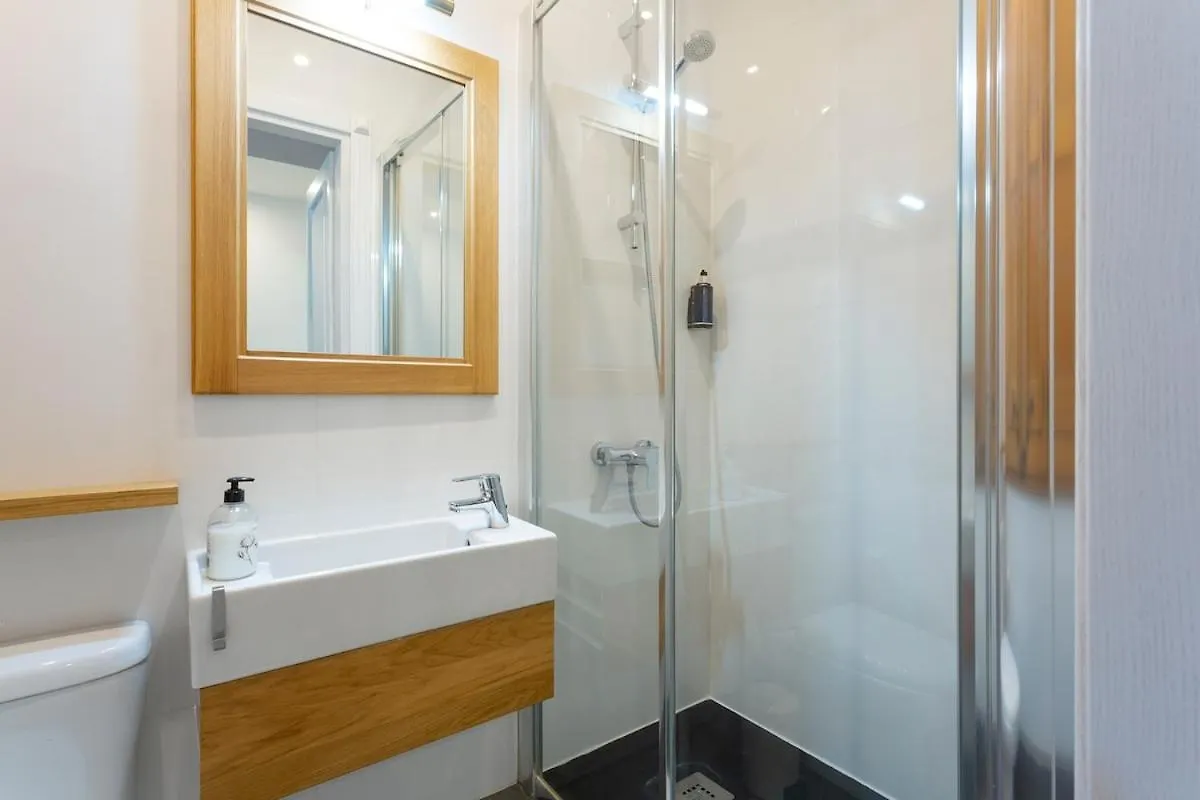 Moderno Y Espacioso Apartamento En Calle Mallorca Barcelona España