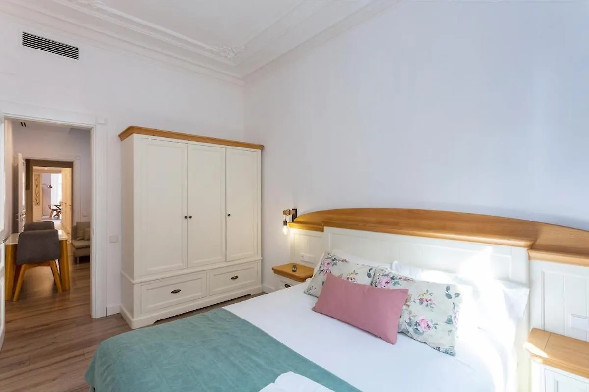 Moderno Y Espacioso Apartamento En Calle Mallorca Barcelona