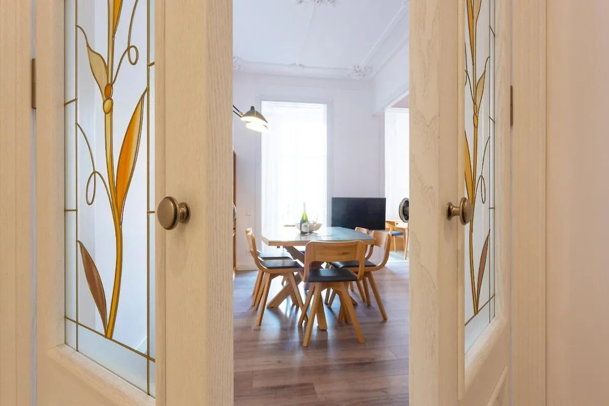 Moderno Y Espacioso Apartamento En Calle Mallorca Barcelona 0*,  España