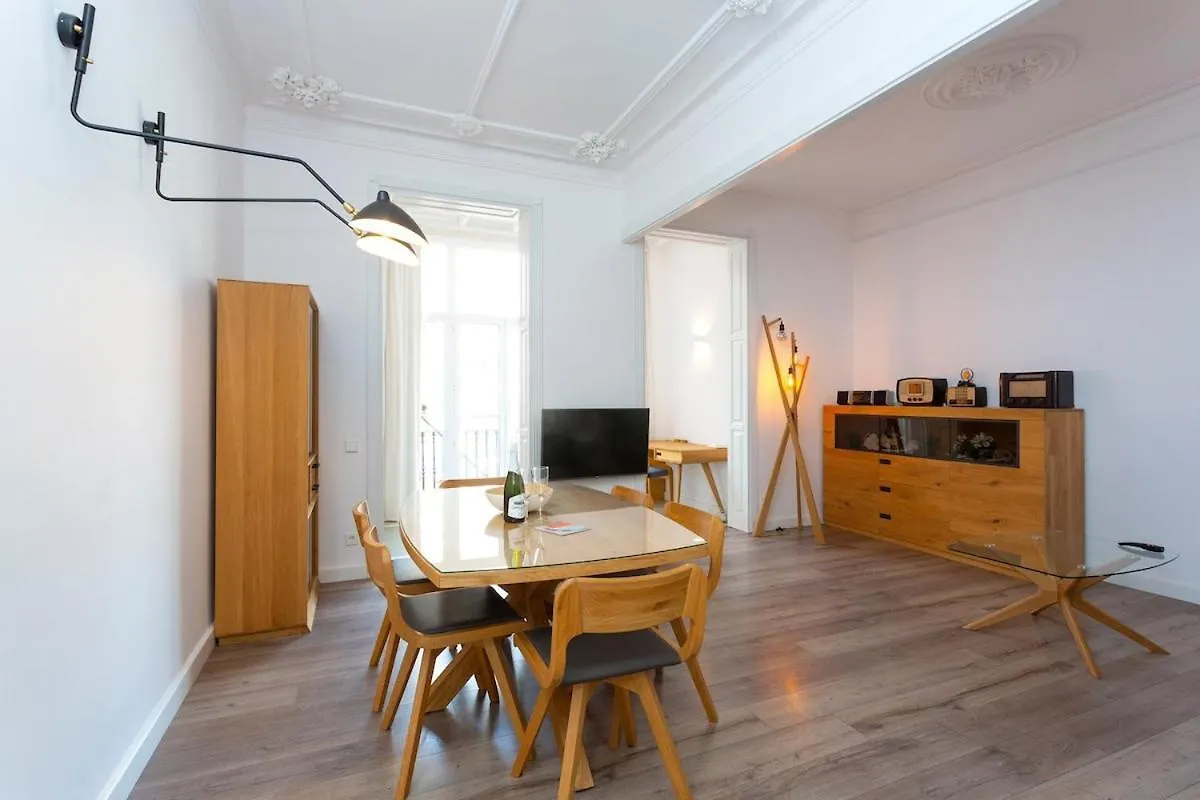 Moderno Y Espacioso Apartamento En Calle Mallorca Barcelona