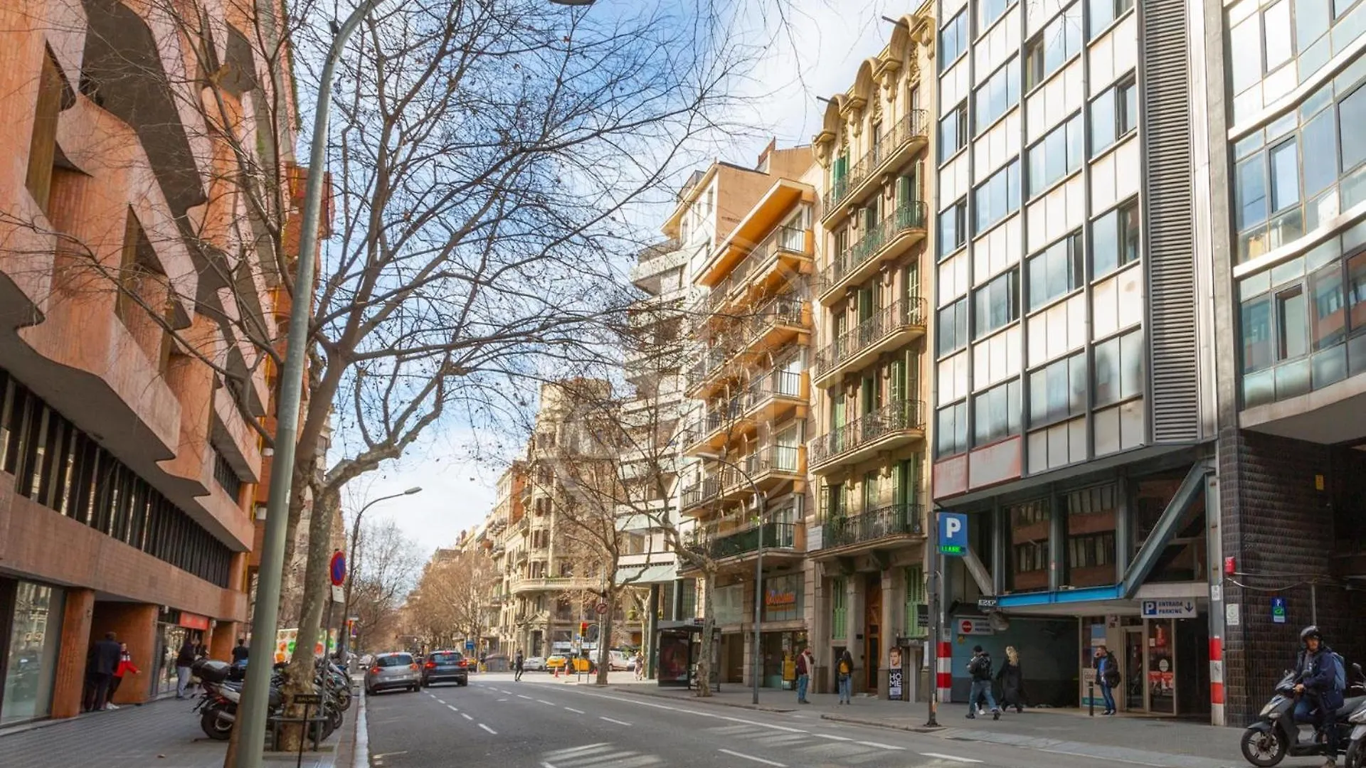 Moderno Y Espacioso Apartamento En Calle Mallorca Barcelona España